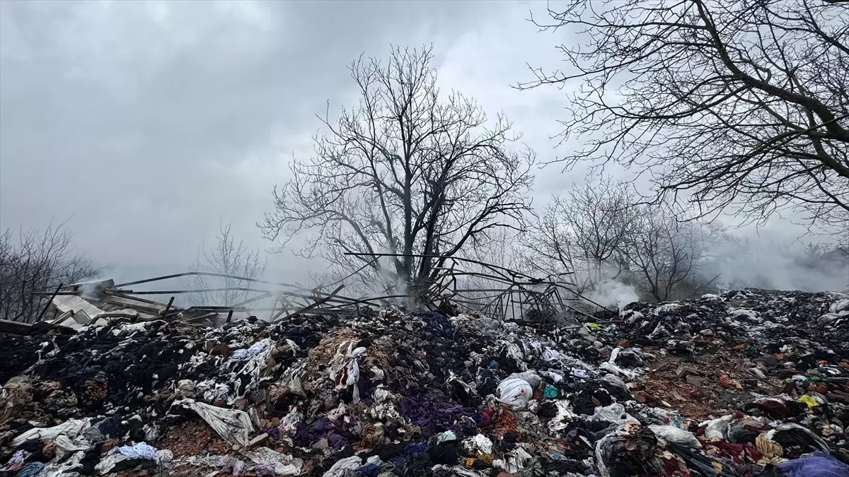 Zonguldak\'ta tekstil atölyesinin deposunda çıkan yangın söndürüldü