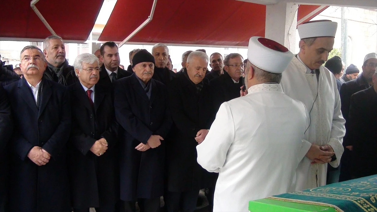 AK Parti MKYK Üyesi Ahmet Arslan\'ın Babası Süleyman Arslan\'ın Cenazesi Kars\'ta Defnedildi