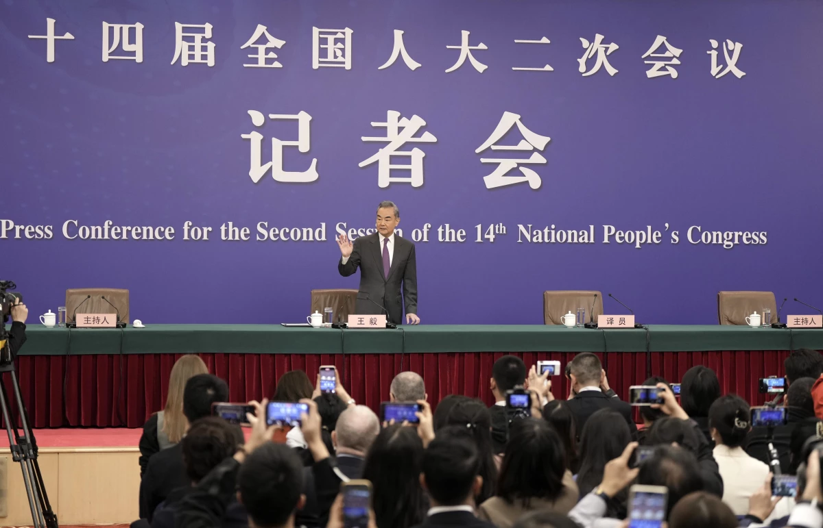 Çin Dışişleri Bakanı Wang Yi, basın toplantısında gazetecilerin sorularını yanıtladı