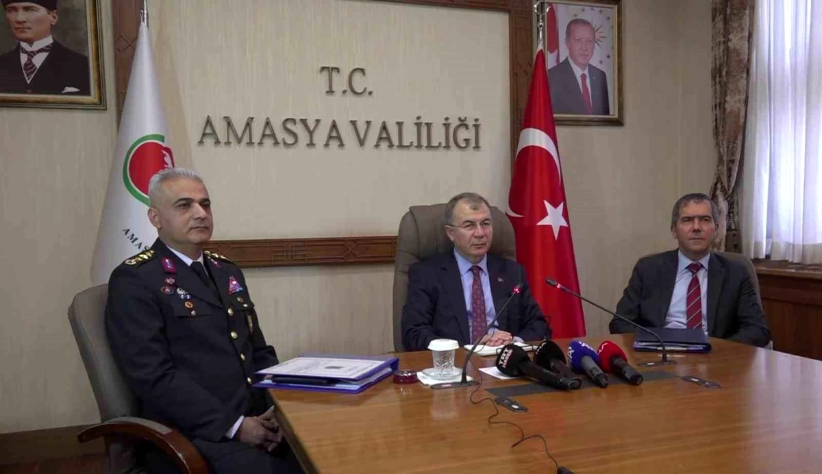Amasya\'da Kaçak Yollarla Getirilen 3 Kilo Altın Ele Geçirildi