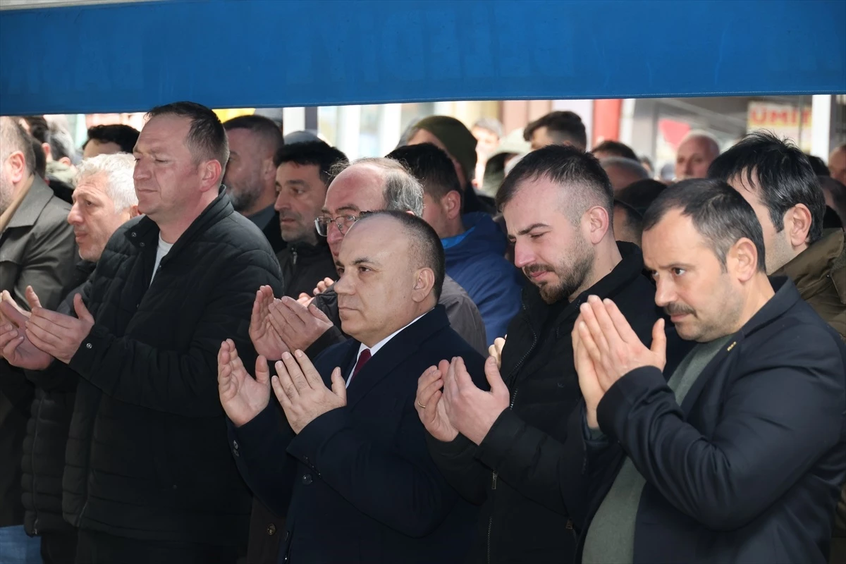 Artvin Valisi Cengiz Ünsal, Davut Özkan\'ın cenaze törenine katıldı