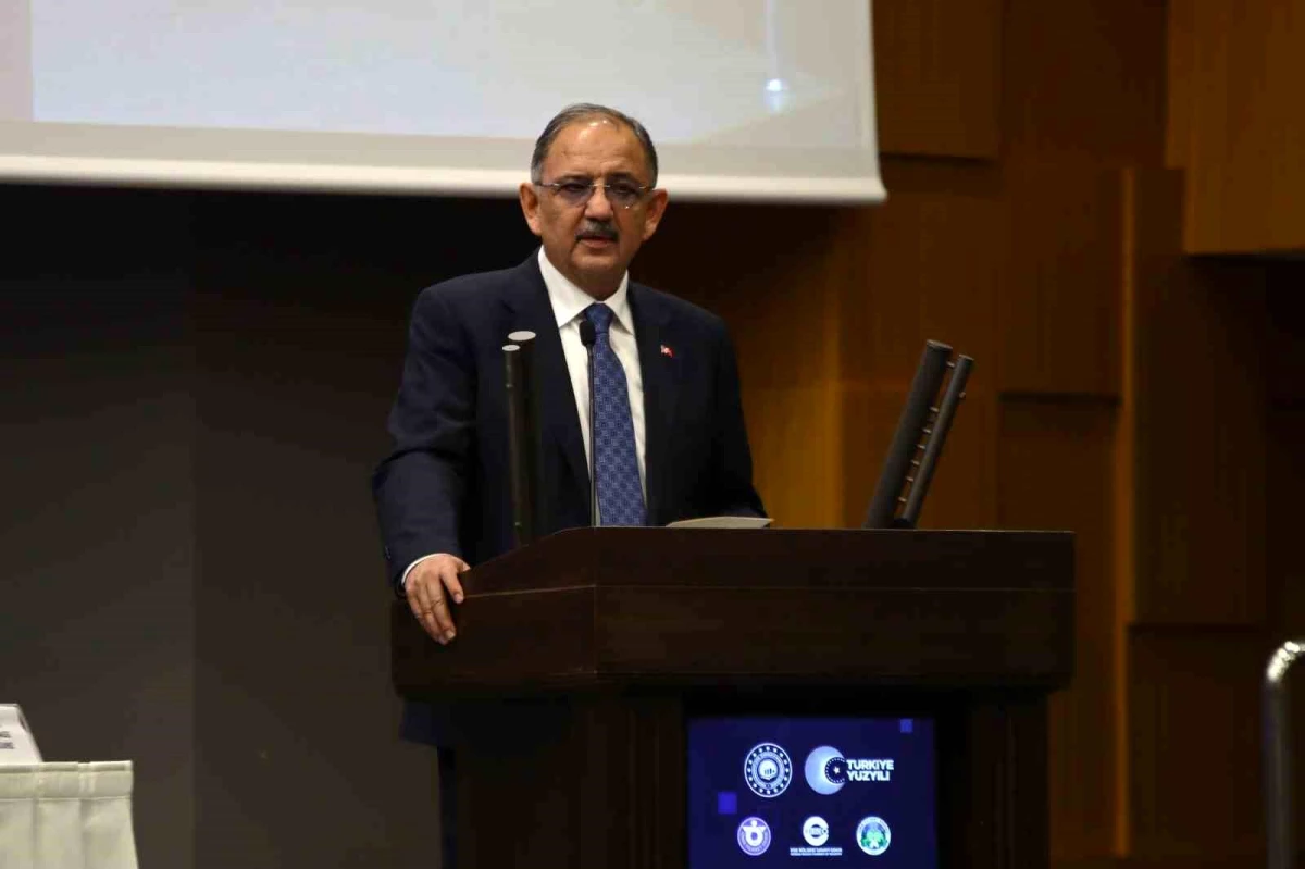 Çevre Şehircilik ve İklim Değişikliği Bakanı Mehmet Özhaseki, İzmir\'de 21 fay kırığı olduğunu açıkladı