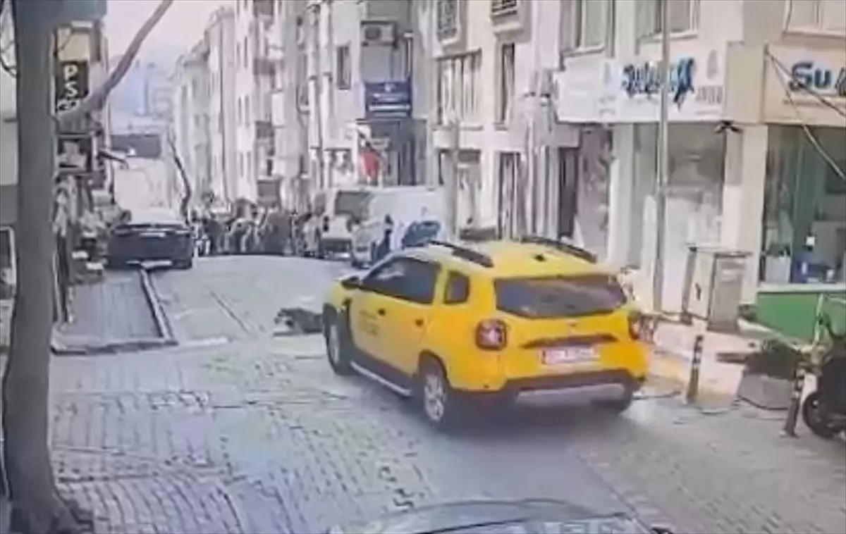 Bandırma'da bir taksinin köpeği ezerek geçmesi