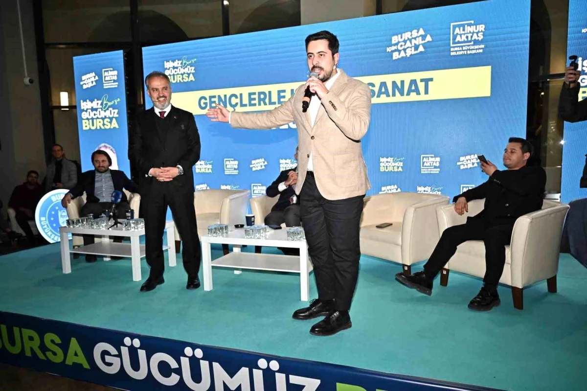 Bursa Büyükşehir Belediye Başkanı Alinur Aktaş, Gençlerle Millet Kütüphanesi\'nde Buluştu