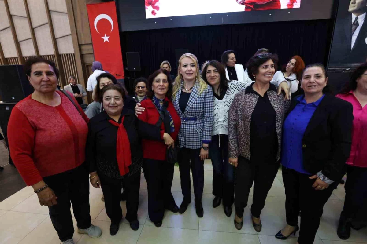 Merkezefendi Belediye Başkanı Şeniz Doğan, Sivil Toplum Kuruluşlarıyla 8 Mart\'ı kutladı