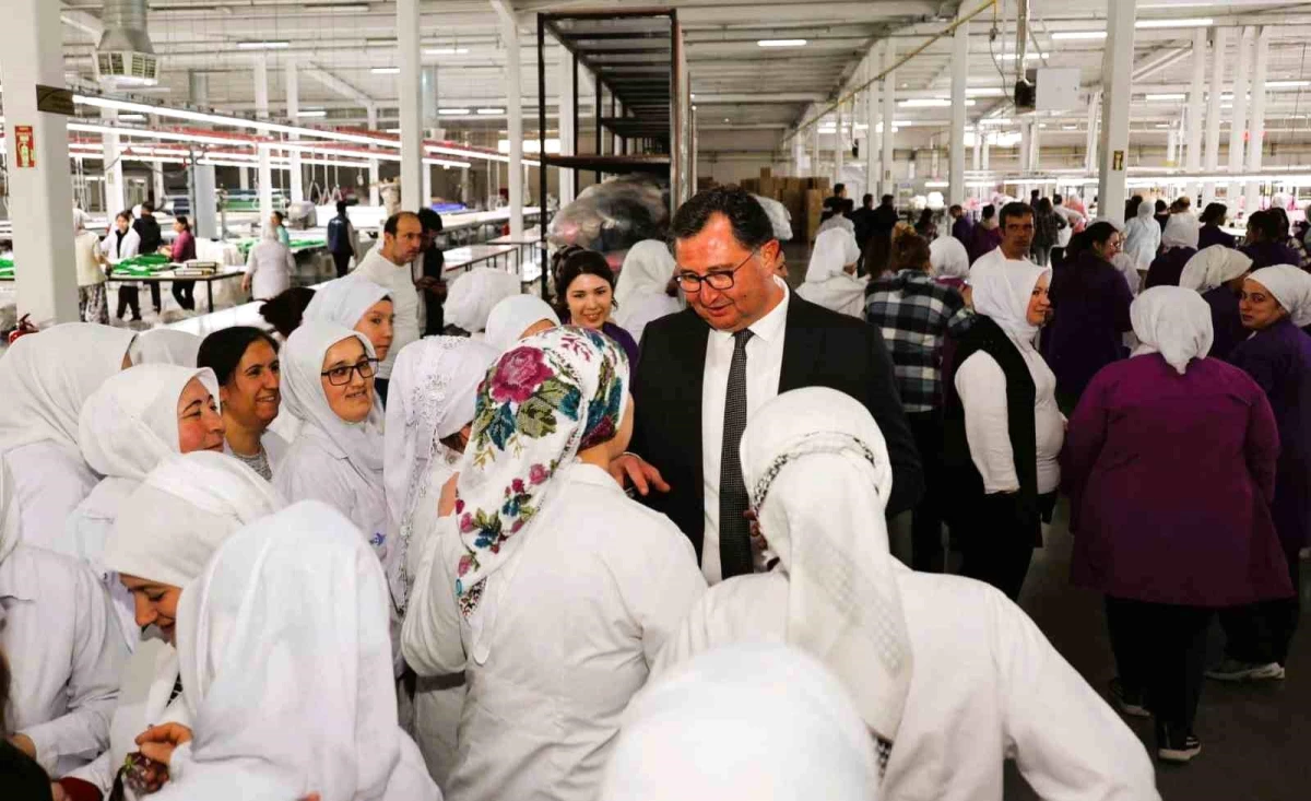 Tavas Belediye Başkanı Hüseyin İnamlık, Deniz Tekstil\'i ziyaret etti