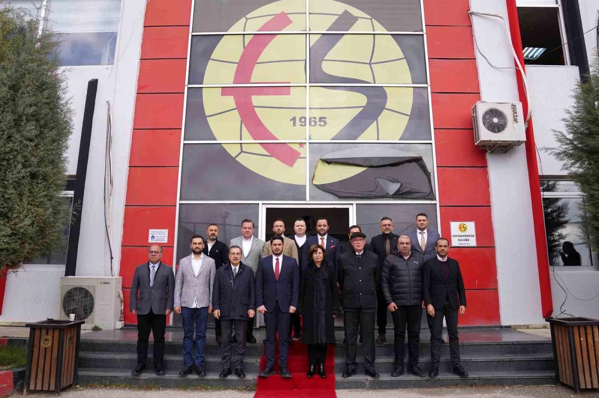 Tepebaşı ve Odunpazarı Belediye Başkanları Eskişehirspor Kulübünü Ziyaret Etti