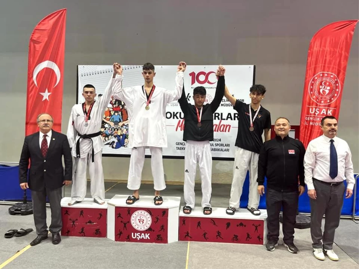 Bilecikli sporcular Okul Sporları Taekwondo Liseler Yarı Finalinde madalyalarla döndü