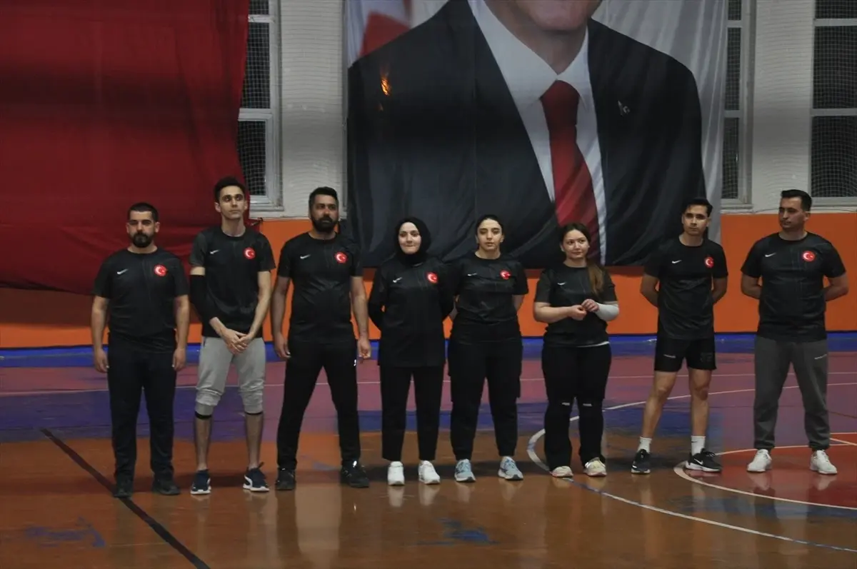 Bulanık Kaymakamlığı ve Gençlik ve Spor İlçe Müdürlüğü tarafından düzenlenen 4. Kurumlar Arası Voleybol Turnuvası sona erdi