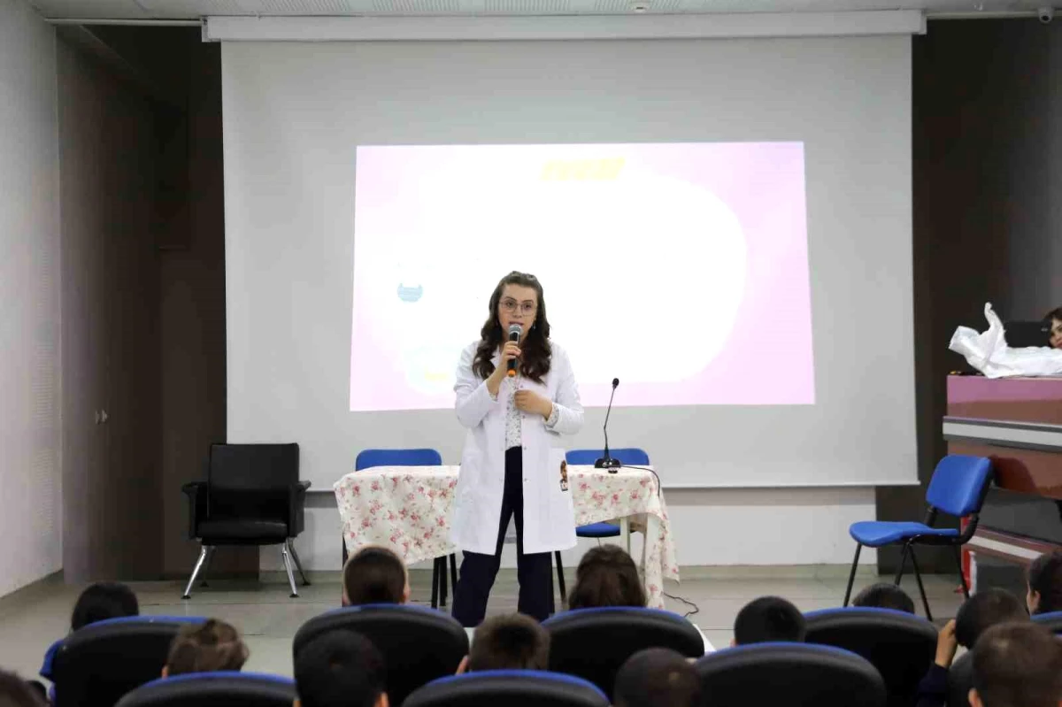 Kayseri Büyükşehir Belediyesi, Deprem Haftası\'nda 2 Bin Öğrenciye Afet Bilinci Eğitimi Verdi