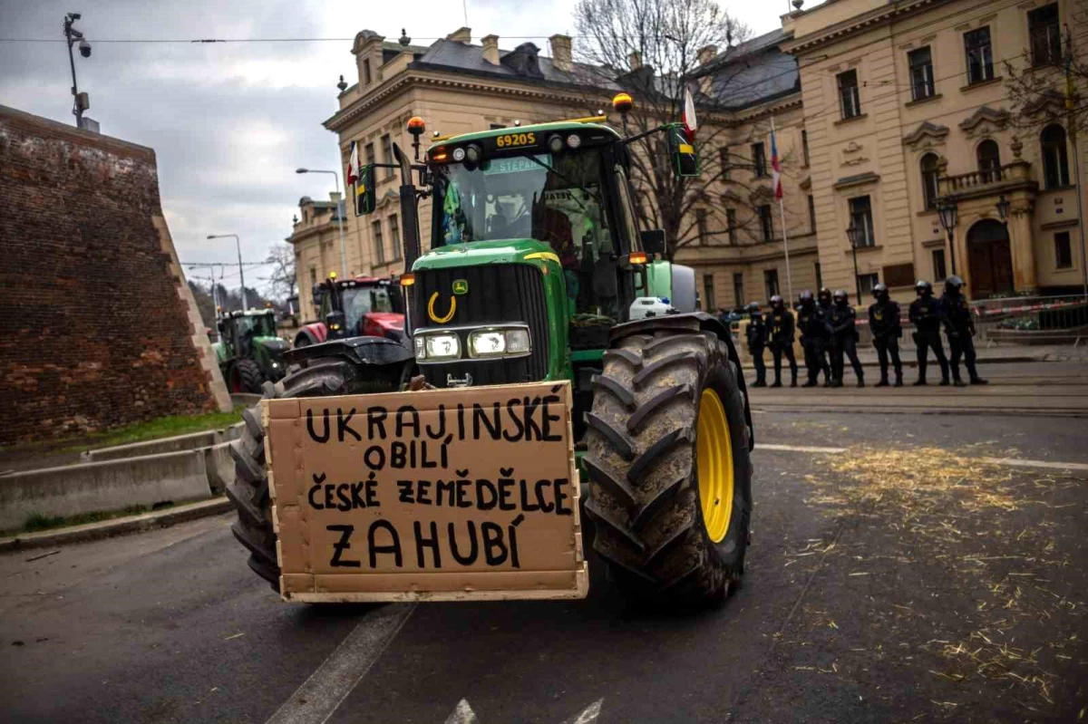 Çekya\'da çiftçiler tarım politikalarını protesto etti