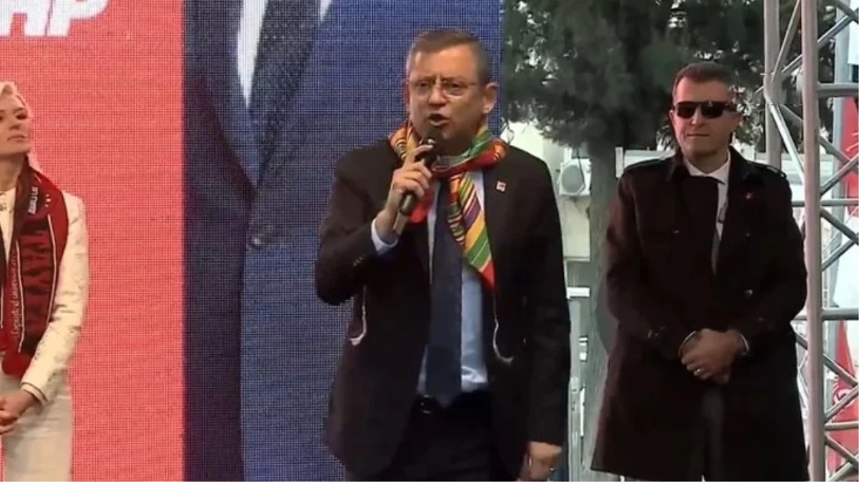 CHP Genel Başkanı Özgür Özel\'in Bilecik mitinginde ilginç anlar yaşandı