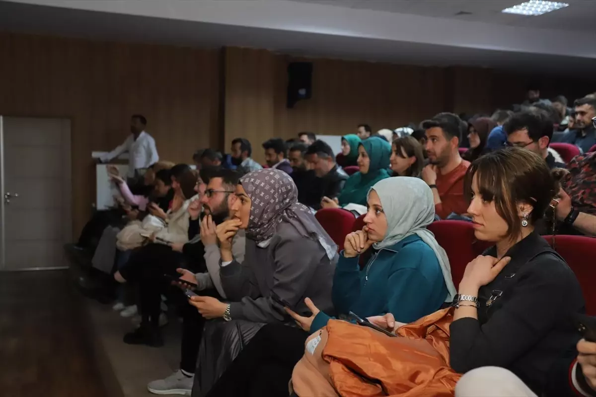 Hakkari Çukurca\'da Öğretmenler Arası Bilgi Yarışması Düzenlendi