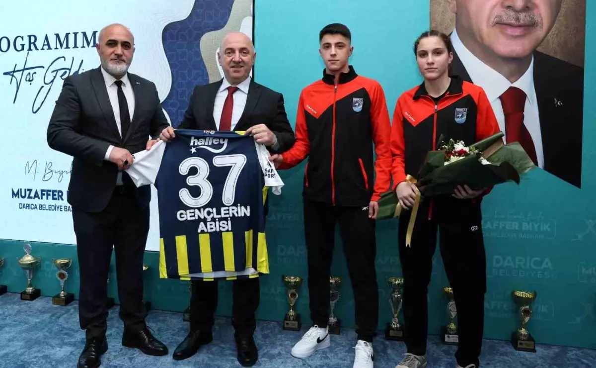 Darıca Belediye Başkanı Muzaffer Bıyık, Genç Sporcularla Bir Araya Geldi