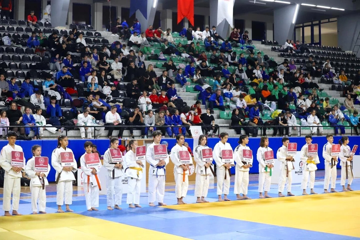 Denizli\'de Judo Okul Sporları Yıldızlar Türkiye Şampiyonası Gerçekleşti