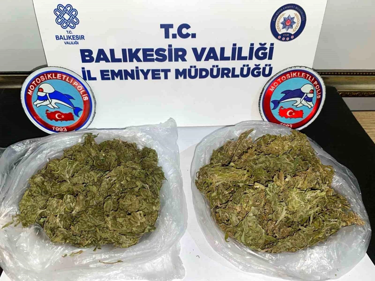 Bandırma\'da yunus timlerinin durdurduğu araçtan 80 gram esrar ele geçirildi