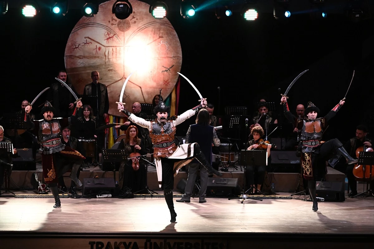 Edirne\'de Türk Dünyası ve Halk Dansları Topluluğu tarafından konser düzenlendi