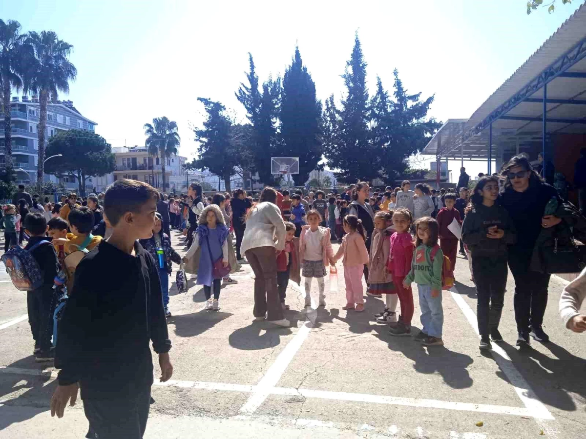 Antalya\'da Deprem Haftası etkinlikleri kapsamında öğrencilere deprem bilinci anlatıldı