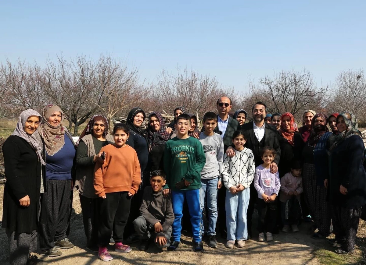 AK Parti Yeşilyurt Belediye Başkan Adayı Prof. Dr. İlhan Geçit, Suluköy Mahallesi\'nde Halkla Buluştu