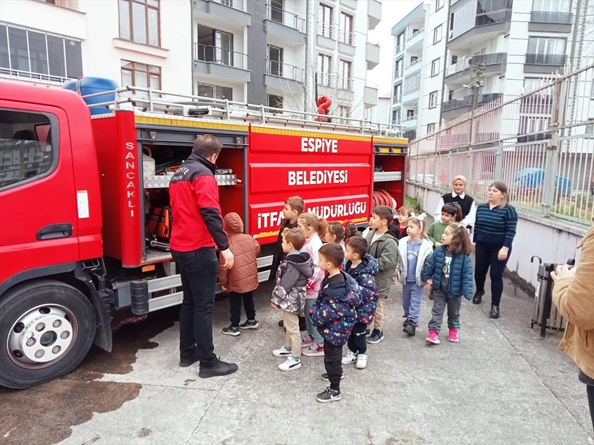 Giresun\'un Espiye ilçesinde okullarda yangın ve tahliye tatbikatı gerçekleştirildi
