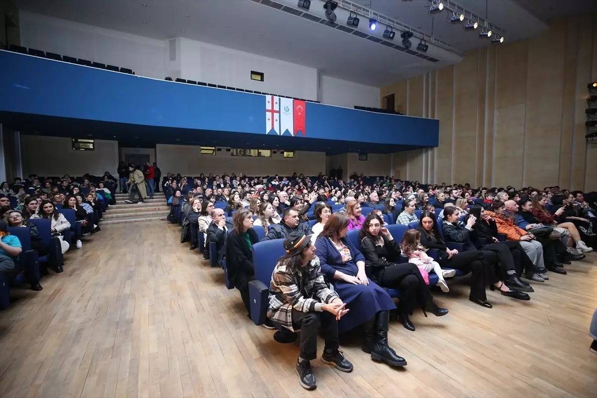 Tiflis Yunus Emre Enstitüsü\'nden Türkçe ve Gürcüce Şarkılarla Konser