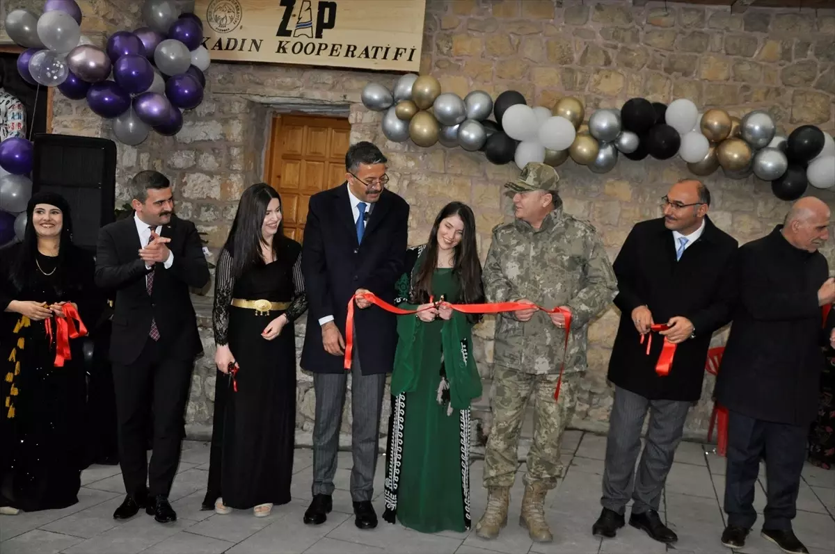 Hakkari Valisi Ali Çelik, Çukurca ilçesini ziyaret etti