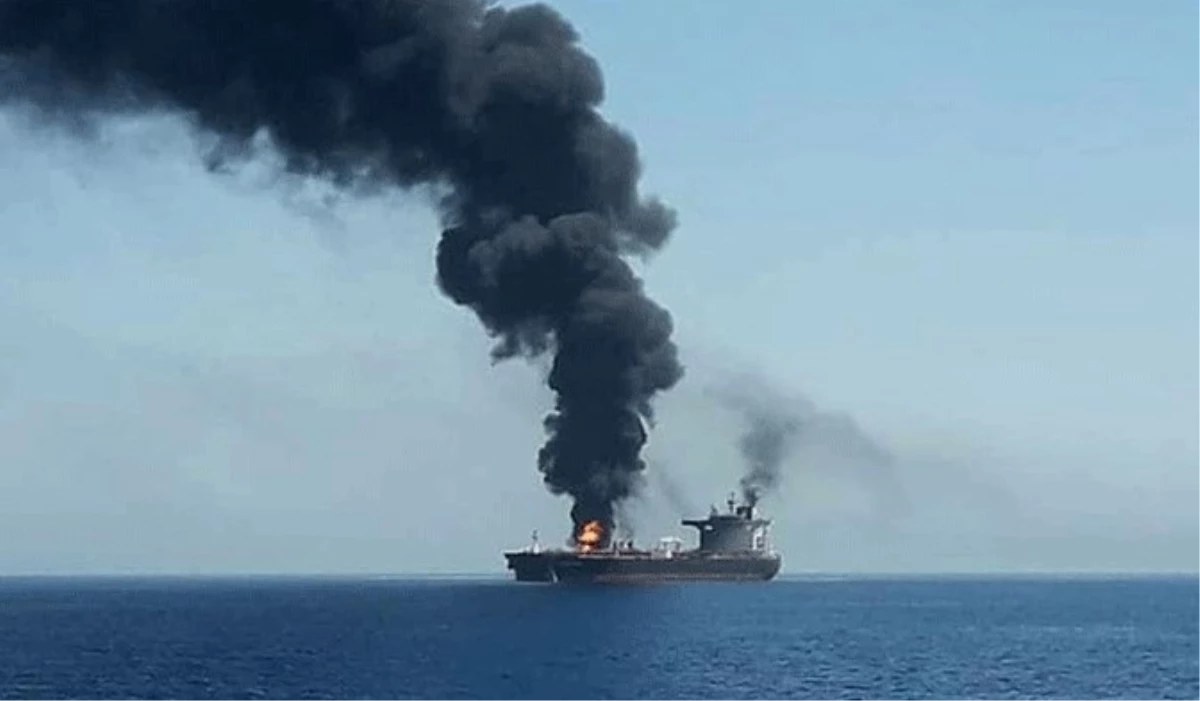 Husilerin balistik füzesi ticari gemiye isabet etti: Üç denizci öldü