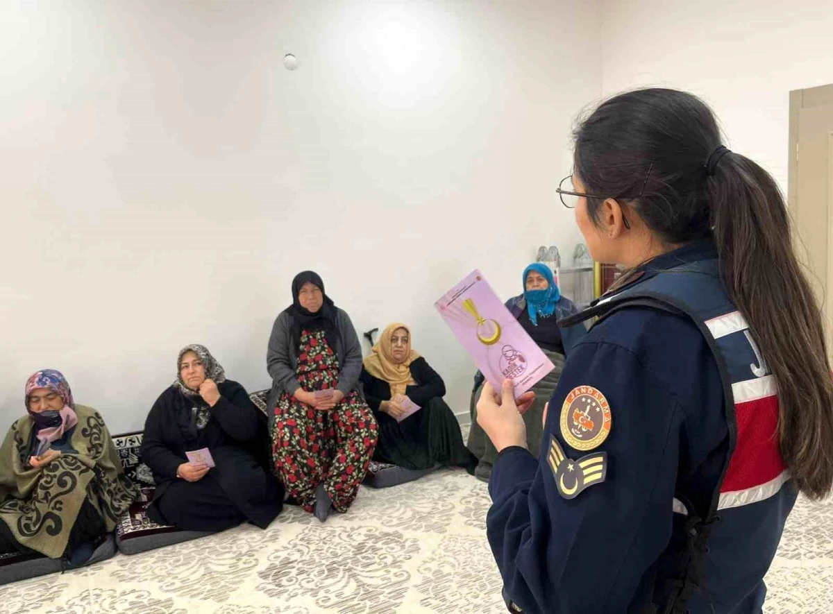 Aksaray\'da Kadına Şiddetle Mücadele: Jandarma Ekipleri KADES Eğitimi Veriyor