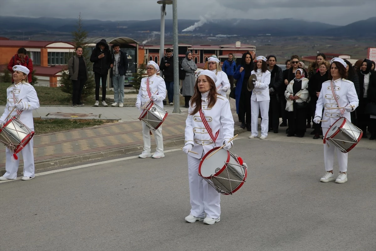 Kastamonu\'da Halime Çavuş Kadın Derneği tarafından kurulan bando takımı ilk gösterisini yaptı