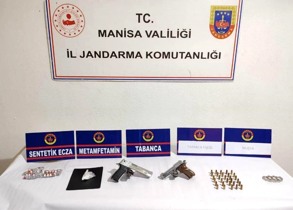 Manisa\'da Uyuşturucu ve Ruhsatsız Tabanca Operasyonu: 2 Şüpheli Yakalandı