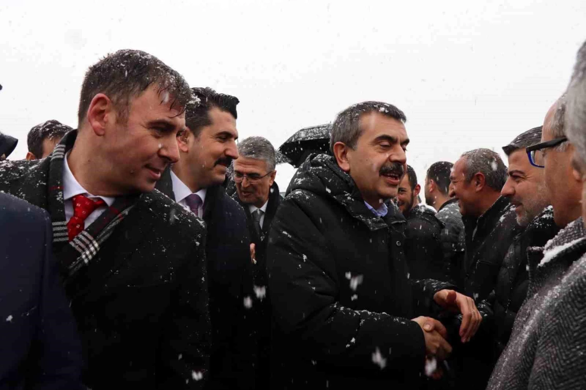 Milli Eğitim Bakanı Yusuf Tekin, Erzurum\'da vatandaşlarla buluşuyor