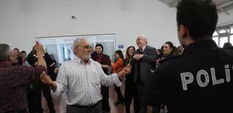 Samsun'da Polis Okulu Öğrencileri Kanser Hastalarına Moral Konseri Verdi