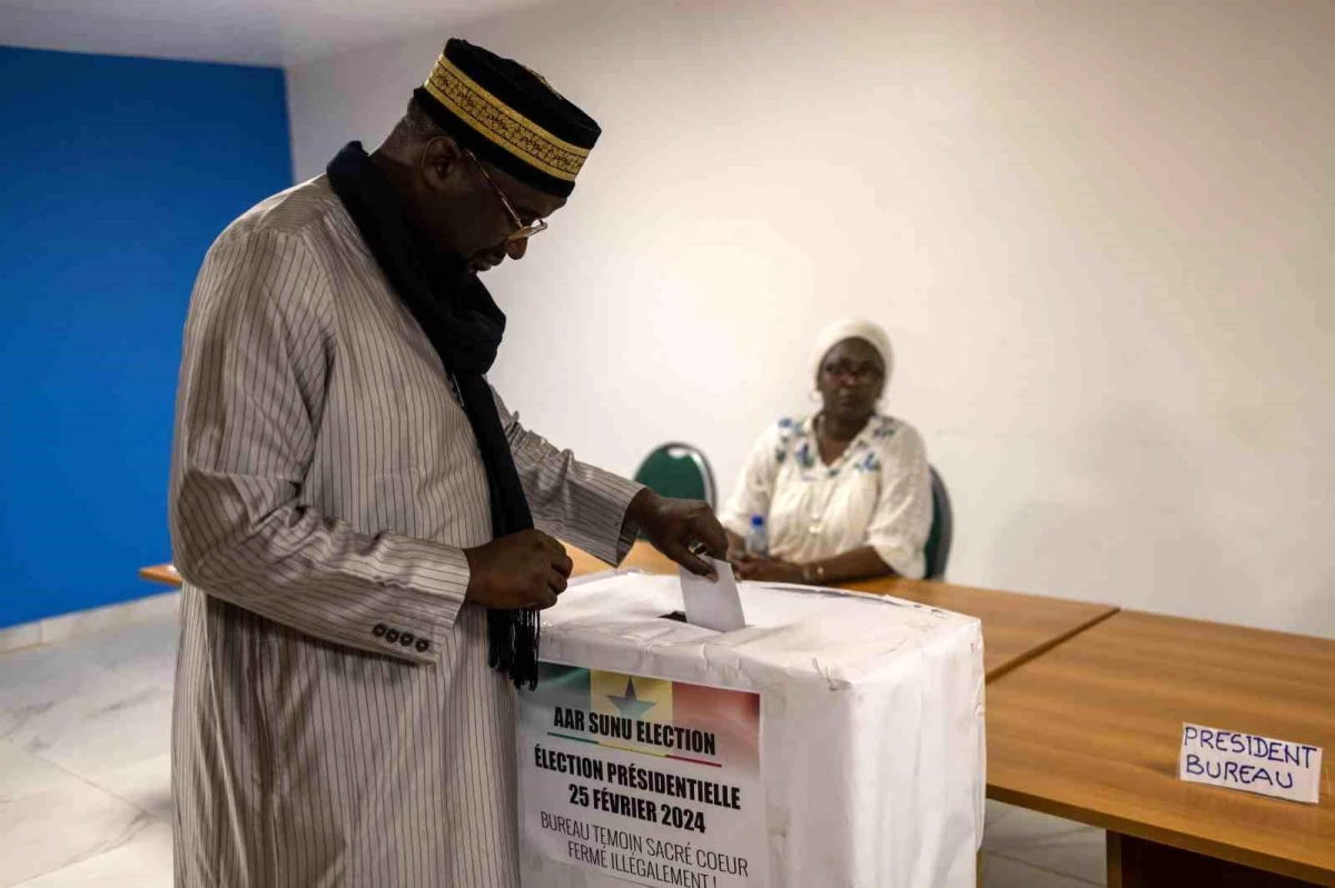 Senegal\'de Devlet Başkanlığı Seçimleri Yeni Tarihine Ertelendi