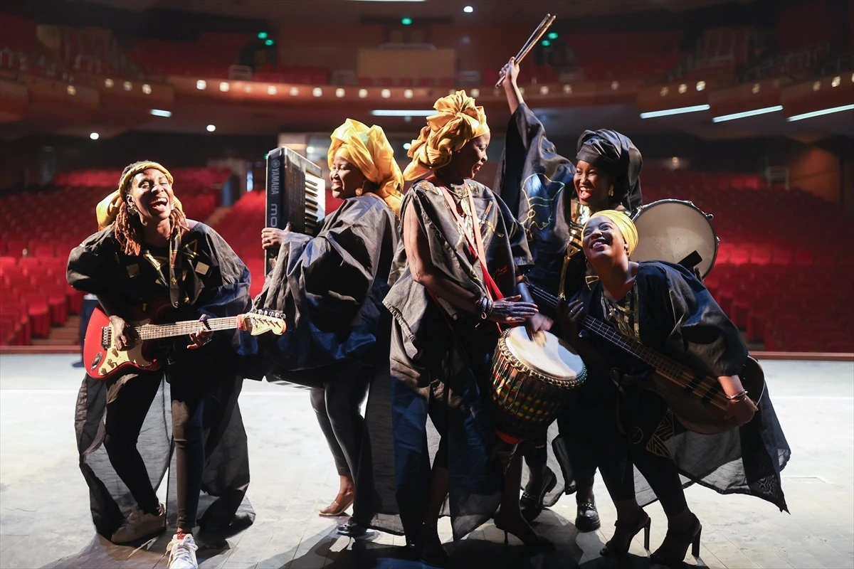 Senegal\'in İlk Kadın Orkestrası Jigeen Ni, Kadınların Sanatta Var Olmasını Savunuyor