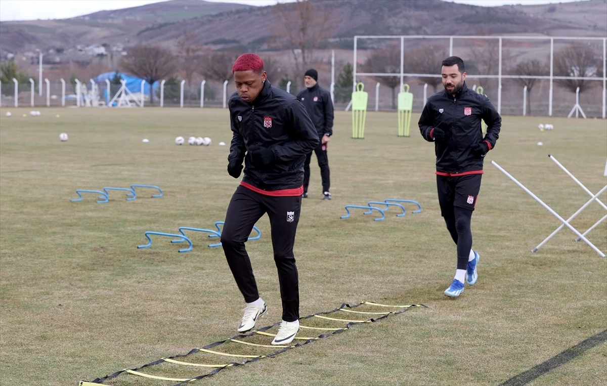 EMS Yapı Sivasspor, Corendon Alanyaspor maçı için hazırlıklarını sürdürüyor