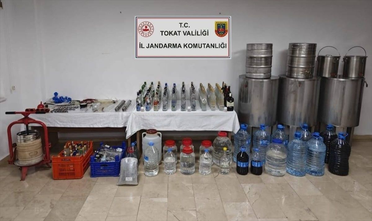 Tokat\'ta 160 bin paket kaçak sigara ve 350 litre kaçak içki ele geçirildi