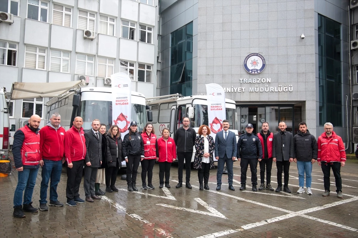 Trabzon Emniyet Personeli Kan Bağışında Bulundu