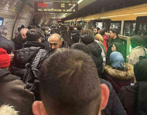 Üsküdar-Çekmeköy metro hattında arıza! Seferler durduruldu, istasyonlarda kalabalık oluştu