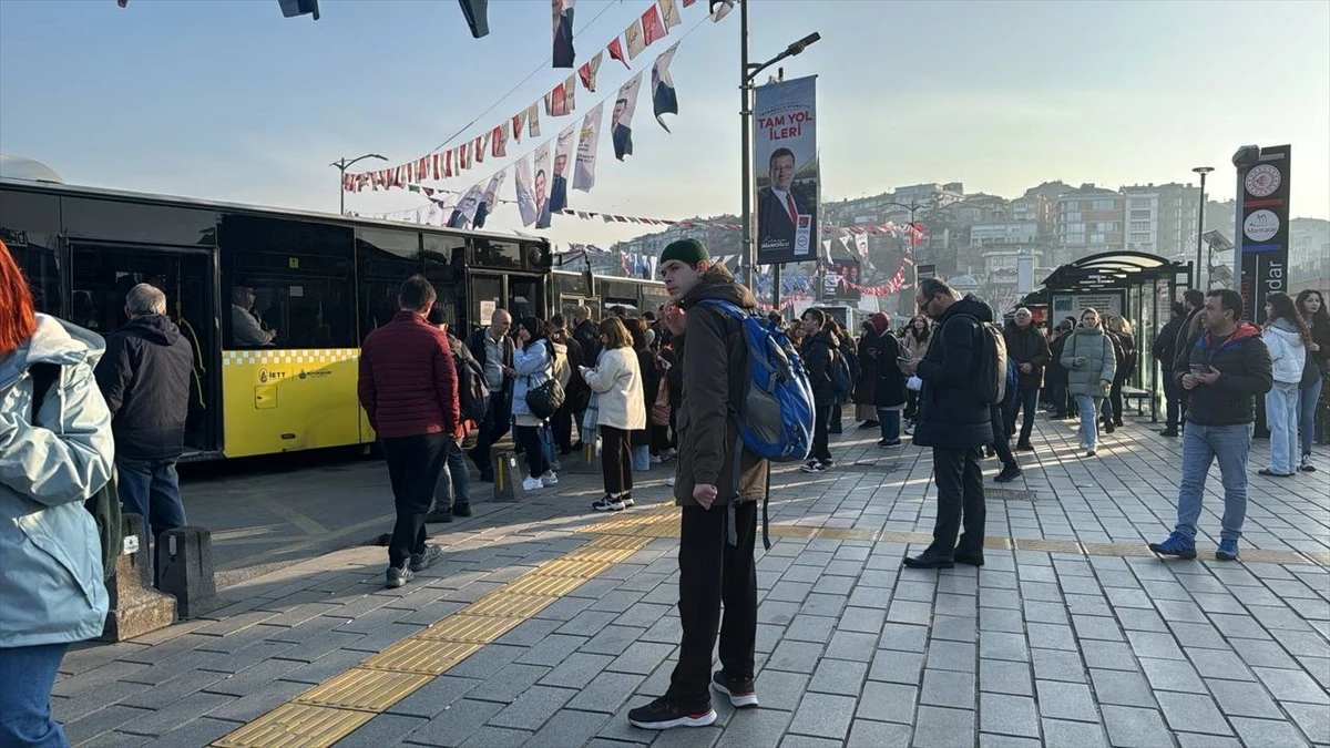 Üsküdar-Çekmeköy Metro Hattı\'nda Teknik Arıza Nedeniyle Seferler Durduruldu