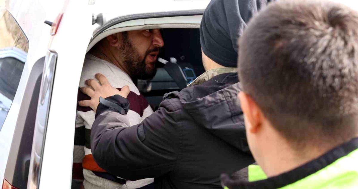 Aksaray\'da Uyuşturucu Ticareti Yapan Şahıs Polis Kovalamacası Sonucu Yakalandı