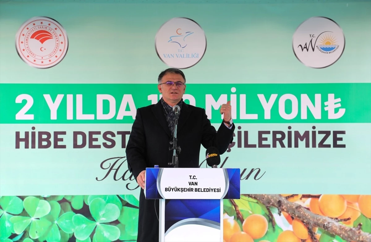 Van Valiliği ve Büyükşehir Belediyesi, çiftçilere tohum desteği sağladı