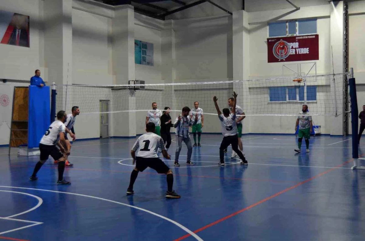 Muş\'ta Avrupa Birliği destekli voleybol turnuvası devam ediyor