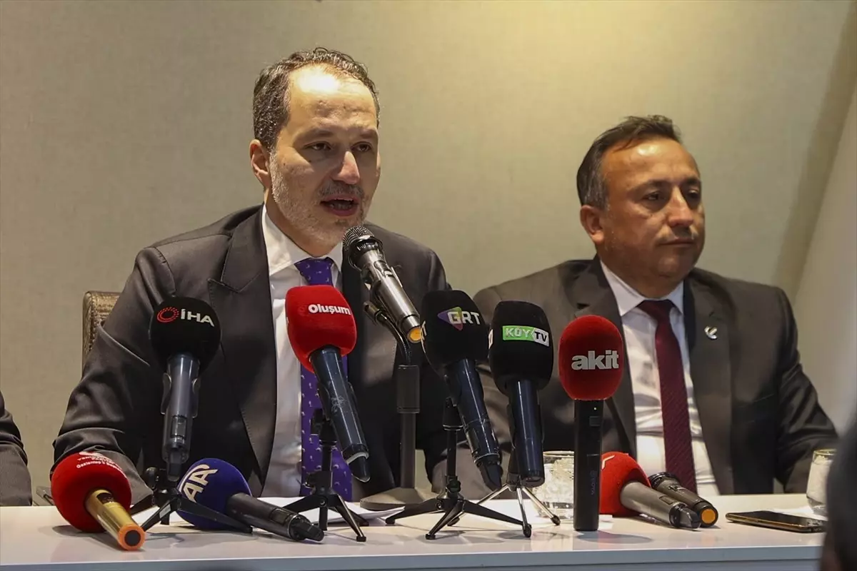 Fatih Erbakan, Gaziantep\'te partisinin il başkanlığını ziyaret etti