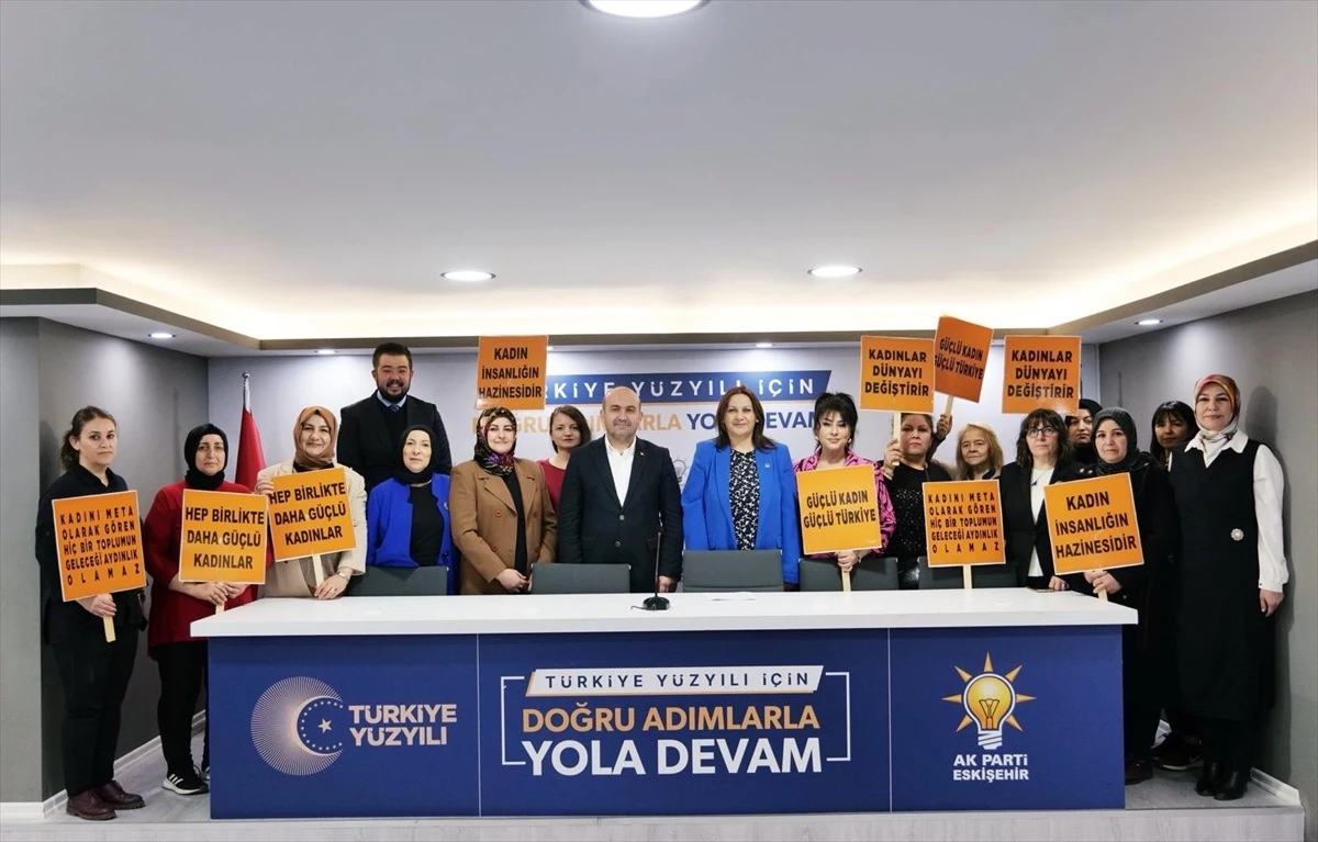 AK Parti Eskişehir Kadın Kolları Başkanı 8 Mart Dünya Kadınlar Günü\'nü kutladı