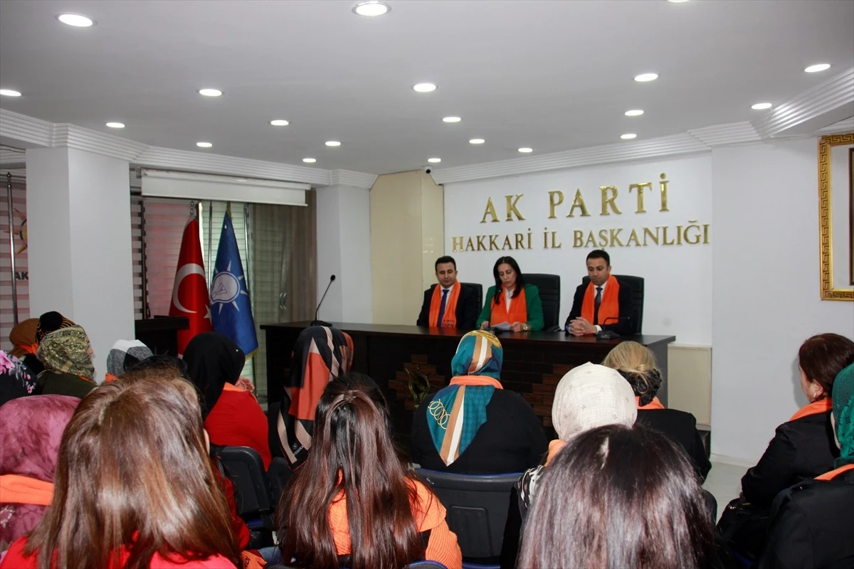 AK Parti Hakkari Kadın Kolları Başkanlığı 8 Mart Dünya Kadınlar Günü için basın açıklaması yaptı