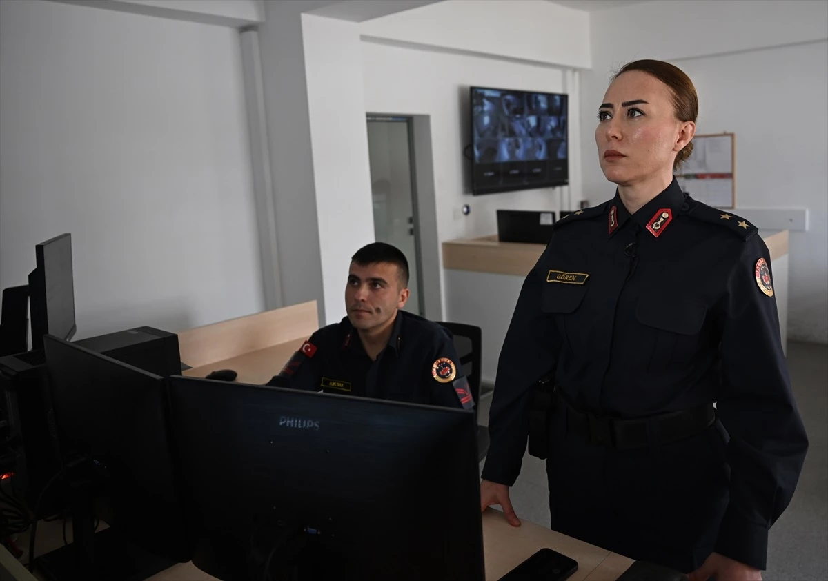 Ankara\'nın tek kadın İlçe Jandarma Komutanı Üsteğmen Özlem Gören, Altındağ\'ın güvenliğini sağlıyor