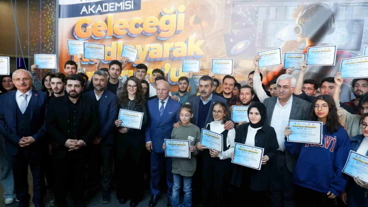 Milli Eğitim Bakanı Erzurum\'da Cami Açılışına Katıldı ve Okul Ziyaretleri Yaptı