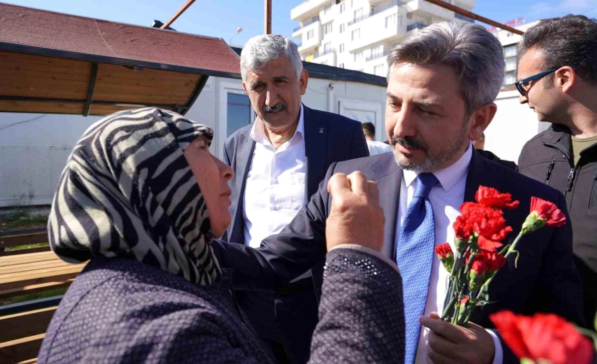 Bakan Yardımcısı Ahmet Aydın, Adıyaman\'daki deprem mağduru kadınları ziyaret etti