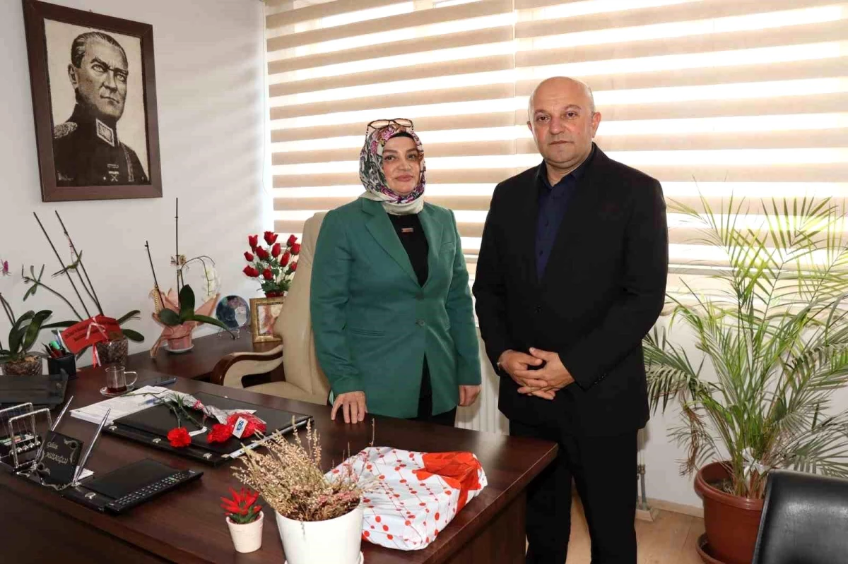 BBP Oltu Belediye Başkan Adayı Nazım Koşar, Kadınlar Günü\'nde Oltu Esnaf Sanatkarlar Odası Başkanı Gülsüm Musaoğlu\'nu ziyaret etti