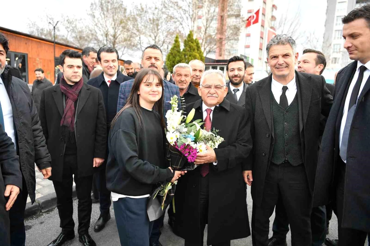 Kayseri Büyükşehir Belediyesi Amatör Spor Kulüplerine Malzeme Dağıtımı Yaptı